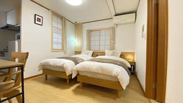 5 bedrooms, iron/ironing board, free WiFi, bed sheets