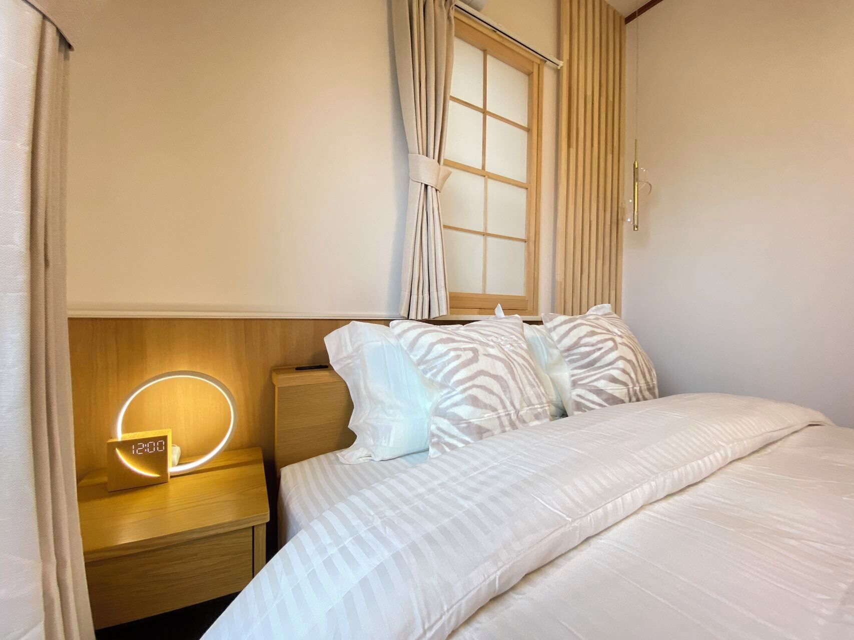 5 bedrooms, iron/ironing board, free WiFi, bed sheets