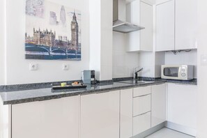 Fridge, microwave, stovetop, coffee/tea maker