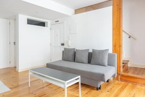 Living area - Cozy duplex in the heart of Lisbon's Bairro Alto (Lisboa)
