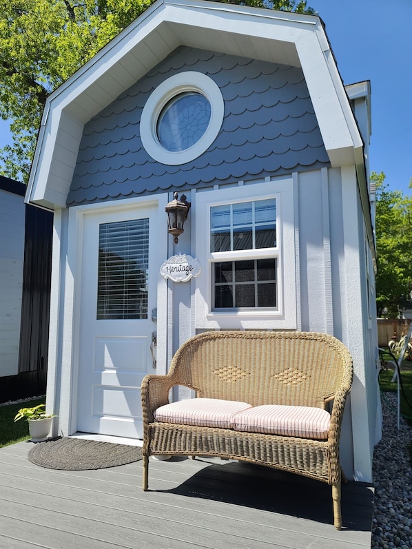 Exterior - Heritage House - Tiny Digs Lakeshore (Muskegon)