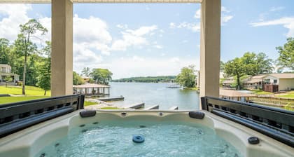 Luxe 8BR Lakefront Home, Private Pool, Hot Tub, Gameroom, Putting Green, Firepit