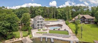 Luxe 8BR Lakefront Home, Private Pool, Hot Tub, Gameroom, Putting Green, Firepit
