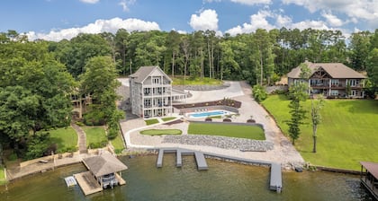 Luxe 8BR Lakefront Home, Private Pool, Hot Tub, Gameroom, Putting Green, Firepit