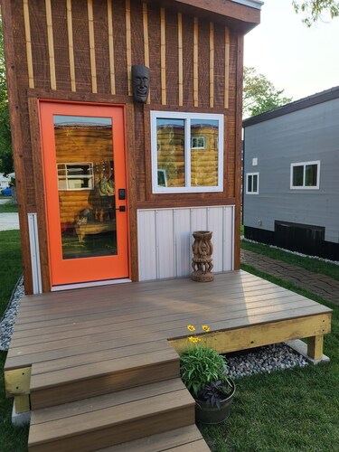 Tiki Hut - Tiny Digs Lakeshore