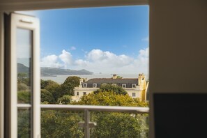 Exterior - Modern 3 Bed Apartment - Parking (Plymouth)