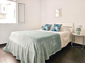 2 bedrooms, in-room safe, iron/ironing board, free WiFi - Two bed apartment in Malaga city centre (Málaga)