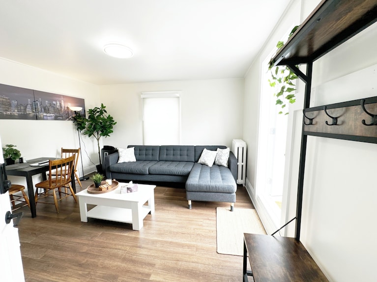 5 Apt. # 5 At 10 Summer Street Suites - Very Close To Acadia And In Town - Wolfville
