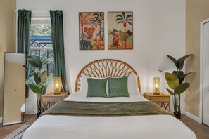 5 bedrooms, desk, iron/ironing board, travel crib
