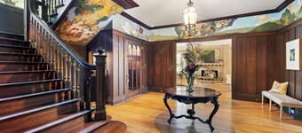 Historic Manor House Private Guest Suite Evanston