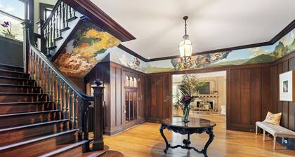 Historic Manor House Private Guest Suite Evanston