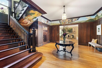 Historic Manor House Private Guest Suite Evanston