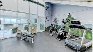 Unclassified image, 4 of 35, button - 2BD 2BA|Indoor Pool and Hot Tub| Handicap Accessible Bath| Sleeps 6 (Pigeon Forge)