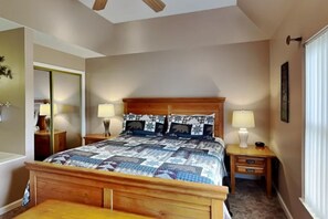 2 bedrooms, iron/ironing board, free WiFi, bed sheets