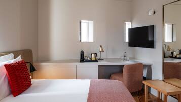 Superior Room, River View | Minibar, in-room safe, laptop workspace, blackout drapes