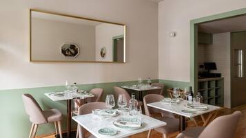 Breakfast, lunch, dinner served; Mediterranean cuisine