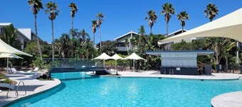 On Par at Magenta - Resort pool and beach access