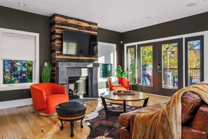 Smart TV, table tennis - The Reserve~Stunning 5BR 4BA w/HotTub (Louisville)