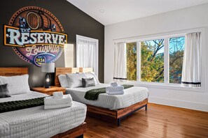 5 bedrooms, desk, iron/ironing board, free WiFi - The Reserve~Stunning 5BR 4BA w/HotTub (Louisville)