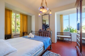 6 bedrooms, iron/ironing board, free WiFi, bed sheets - Propriété Muraccioli 2 - Maison avec piscine vue mer (Beausoleil)