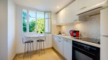 Kühlschrank, Mikrowelle, Ofen, Geschirrspüler