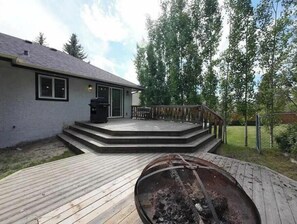 Terrace/patio - The Luxe Escape Calgary I 3BR Vacation Home (Calgary)