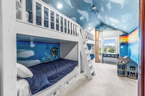 6 bedrooms, iron/ironing board, free WiFi, bed sheets