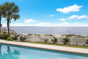 حمّام سباحة مُدفَّأ