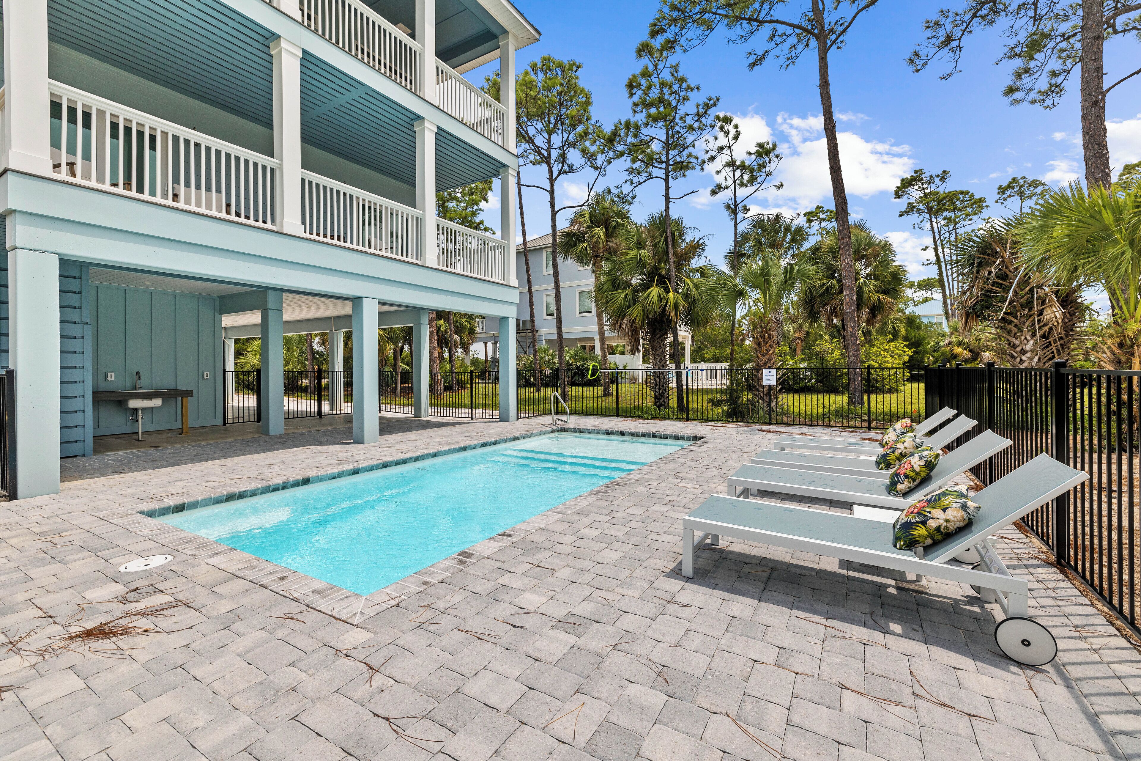 حمّام سباحة مُدفَّأ