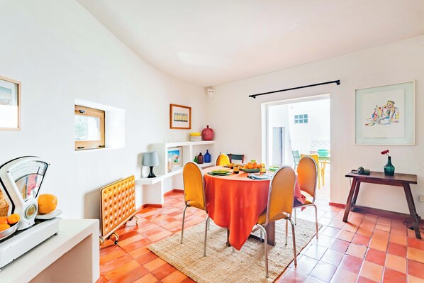 Casa, 3 habitaciones | Comedor