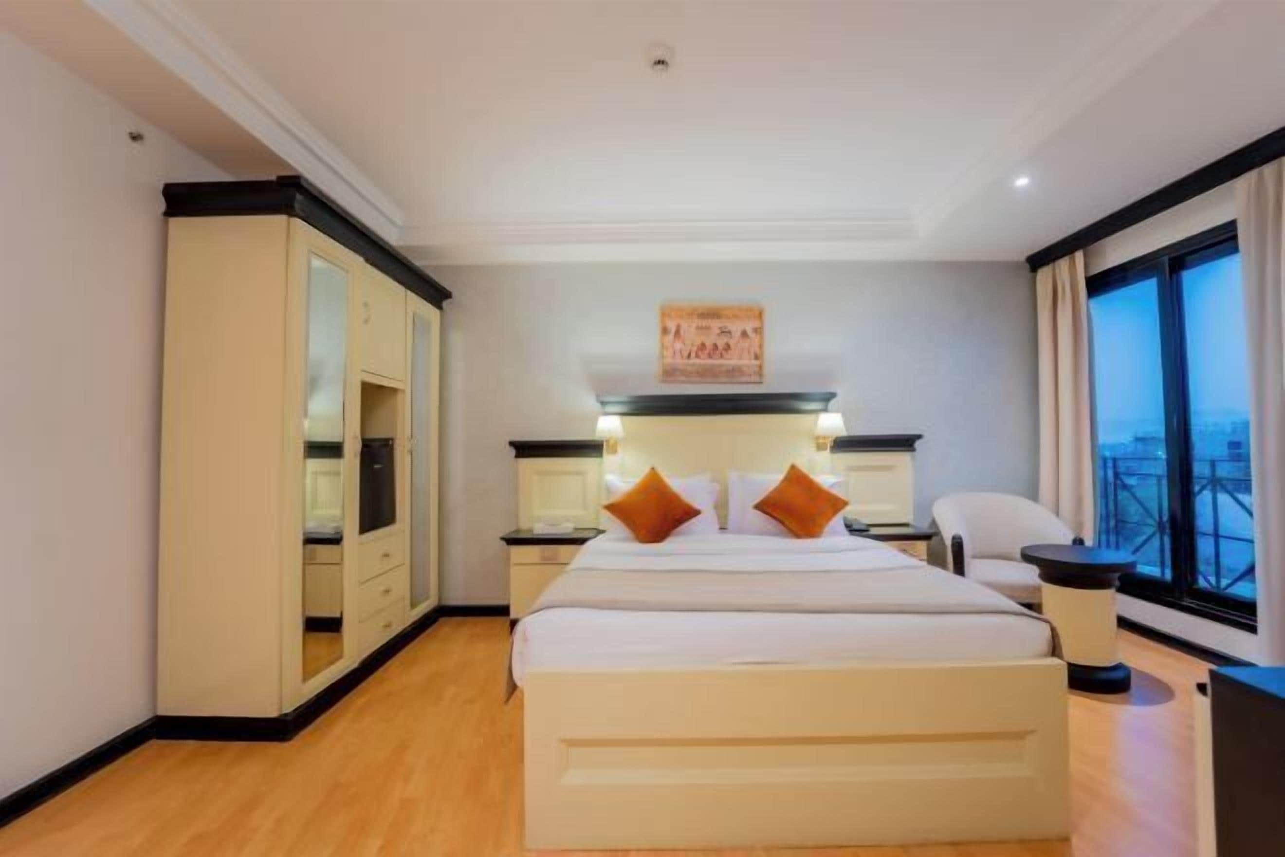 In-room safe, blackout curtains, free WiFi, bed sheets