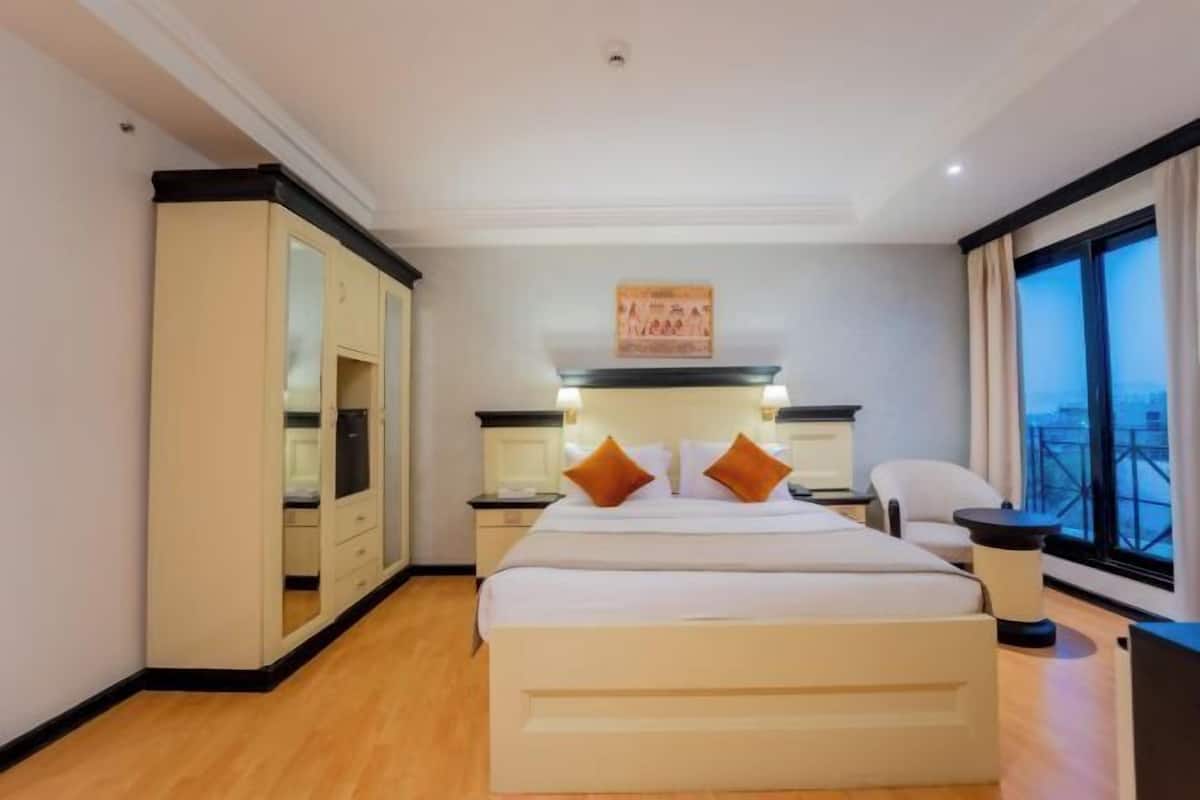 1 bedroom, in-room safe, blackout curtains, free WiFi