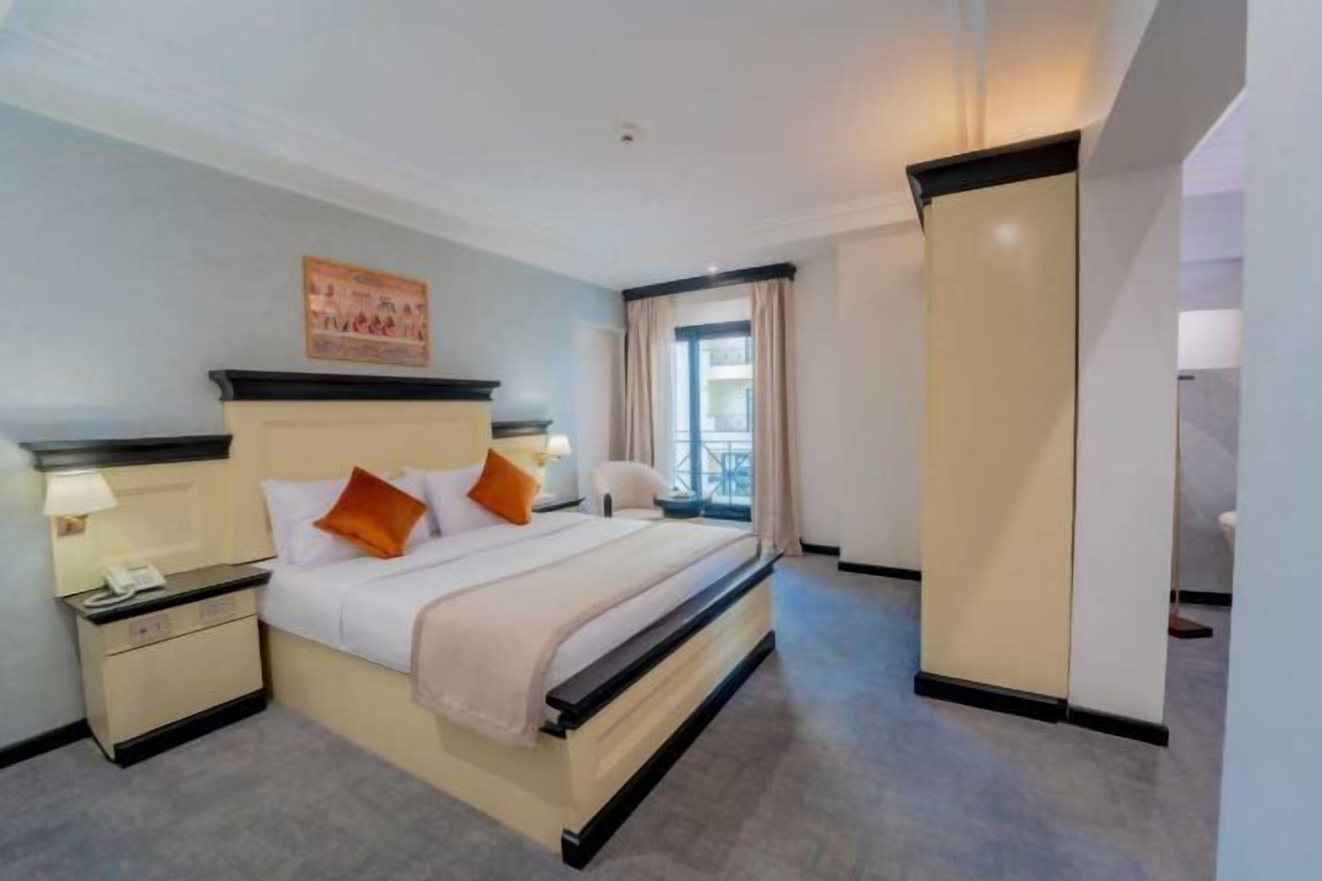 Caja de seguridad en la habitación, cortinas blackout y wifi gratis 