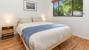 4 slaapkamers, een bureau, een strijkplank/strijkijzer, internet