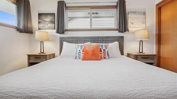 3 bedrooms, iron/ironing board, travel crib, free WiFi