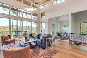 TV, fireplace, foosball - Modern Mtn Cabin w/ Deck & Views in Blue Ridge! (Blue Ridge)