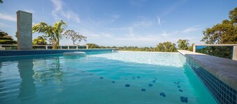 3-bedroom Villa in terrific Sosúa with Infinity Pool ,Ocean View,Pool Table,Bar