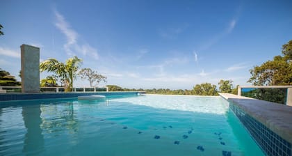 3-bedroom Villa in terrific Sosúa with Infinity Pool ,Ocean View,Pool Table,Bar