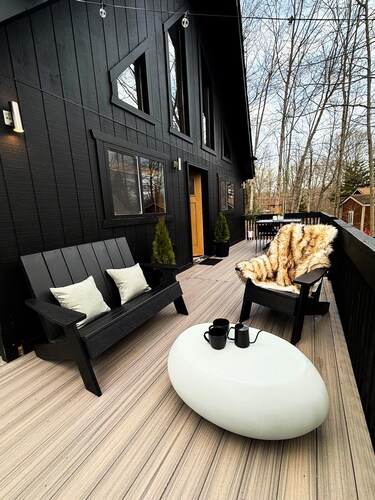 Hydrotherapy jacuzzi-sauna -Sauna • Hydro Hot Tub, Romantic Cabin