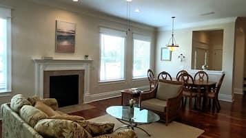 Télévision, cheminée