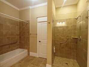 Towels - Affordable Comfort in Fort Myers – Prime Location, Great Price (Fort Myers)