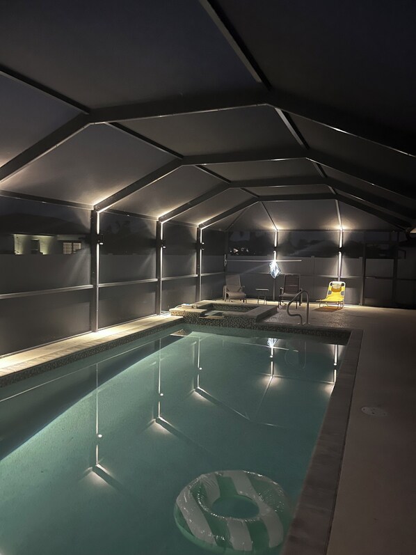 Pool - Charming 4-bedroom house in Cape Coral with WiFi and AC (Cape Coral)