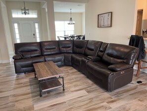 Smart TV - Charming 4-bedroom house in Cape Coral with WiFi and AC (Cape Coral)