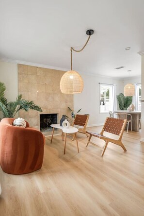 Smart TV - Stunning Retro Beach Oasis, Dual Living, Pool (Long Beach)