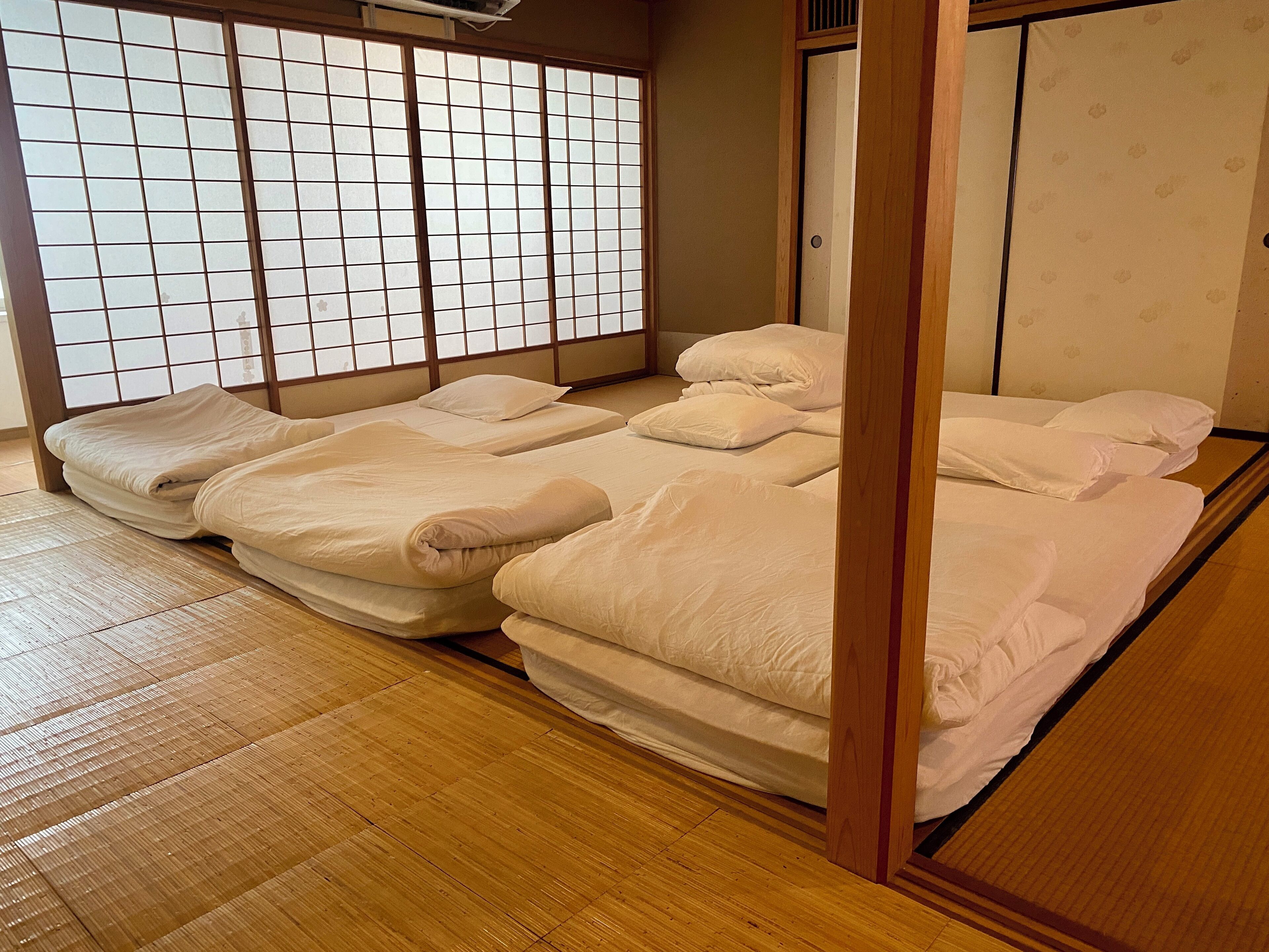 2 makuuhuonetta, silitysrauta/-lauta, Wi-Fi, vuodevaatteet