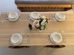 Dining - Group-friendly rental, comfortably hosting up to 18 people. (Sendai Aoba Ward)