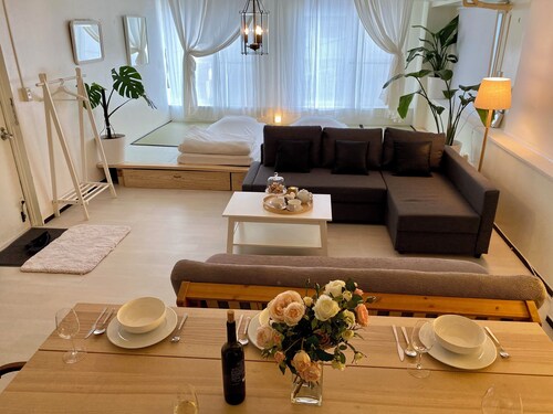 Group-friendly rental, comfortably hosting up to 18 people.