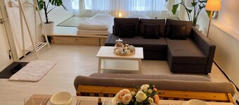 Group-friendly rental, comfortably hosting up to 18 people.