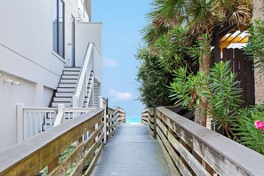 Property grounds - Just Shellin' - Santa Rosa Beach, Walk to Shops + Dining, Walk to Beach! (Santa Rosa Beach)