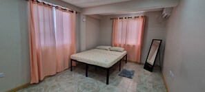 2 chambres, fer et planche à repasser, Wi-Fi, draps fournis